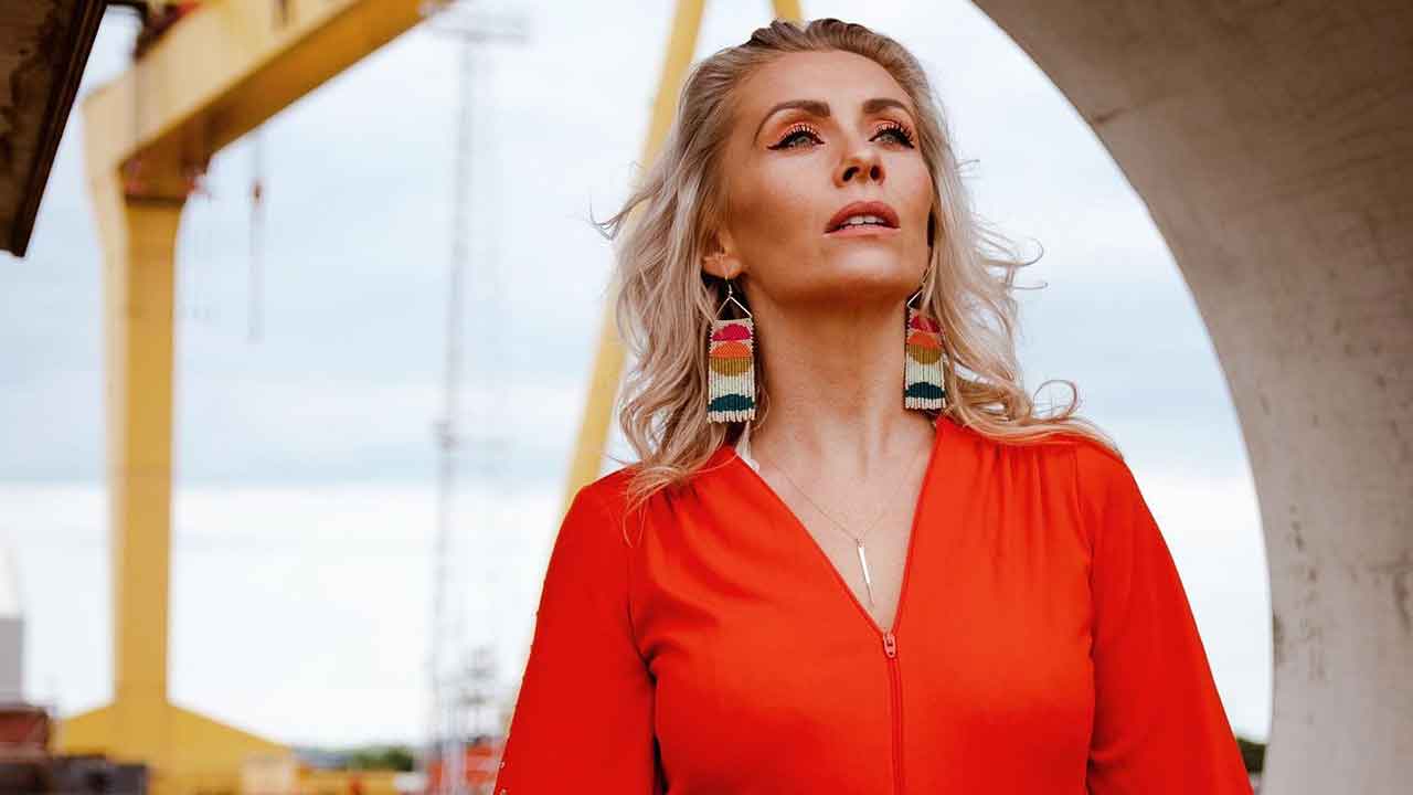 Andrea Magee - Long Long Road [Single]