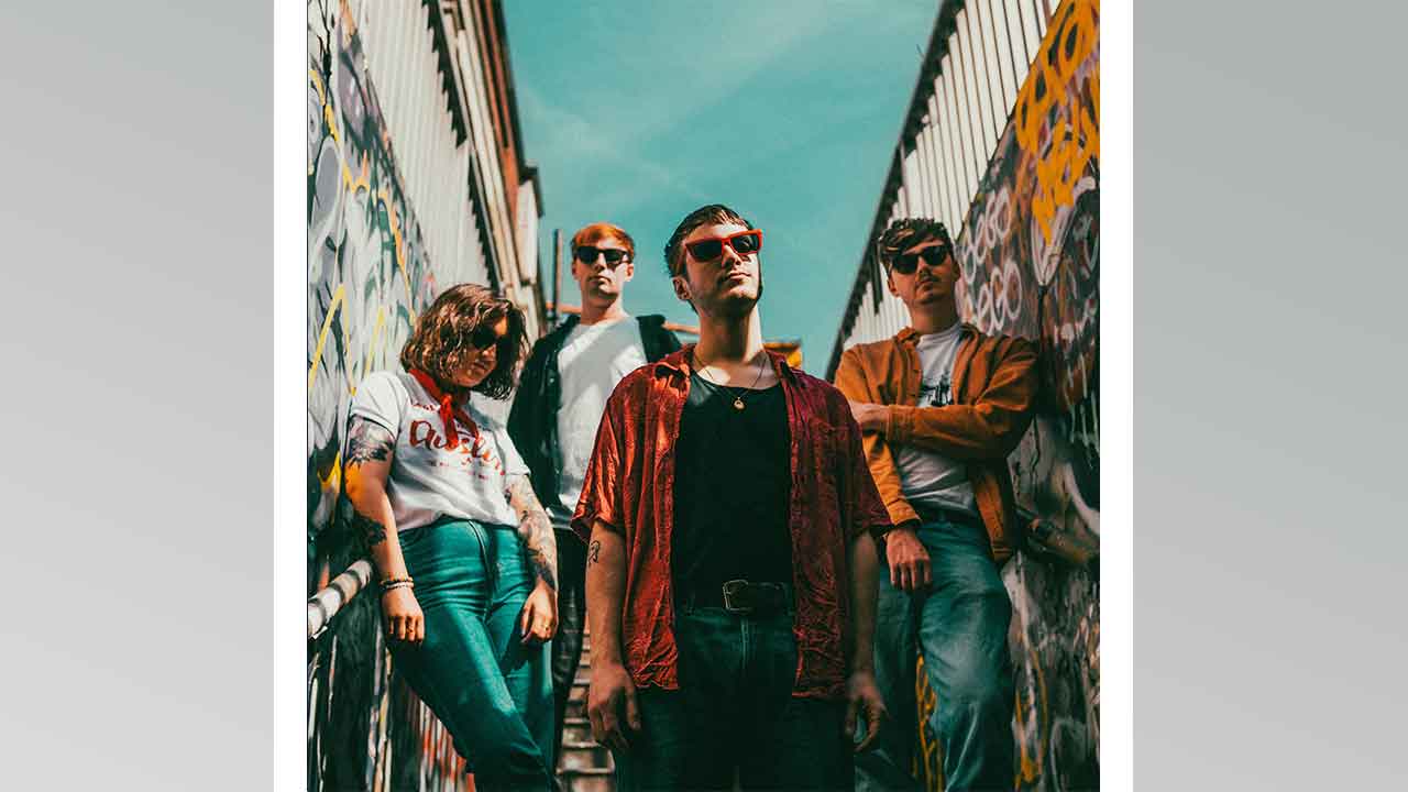 Sarpa Salpa - She Never Lies