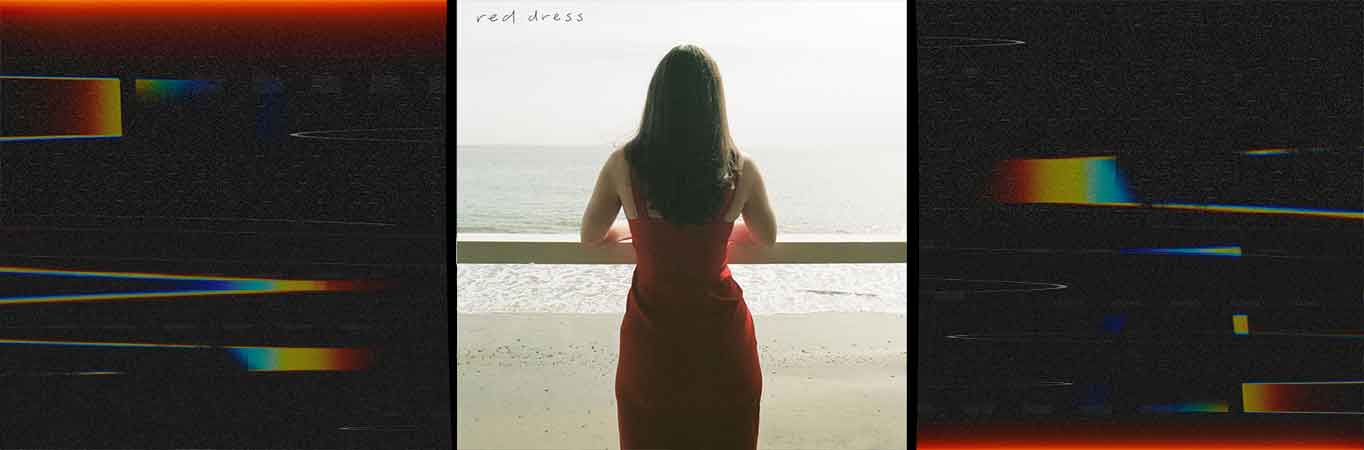 Alison Albrecht presentó Red Dress