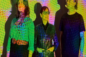 Violet Nox presenta Hesperia: Electrónica ambiental y experimental que te transporta [Album Review]