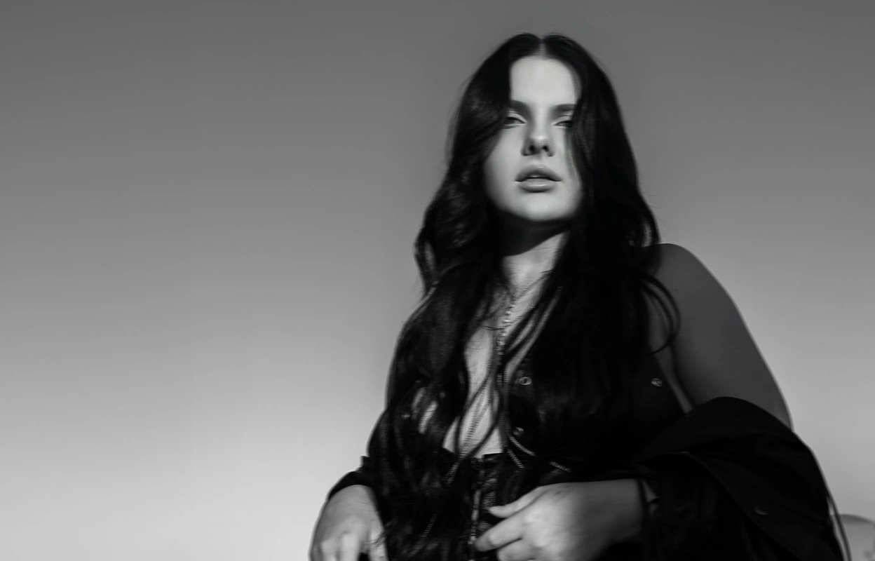 Moseley - White Knight [Video]