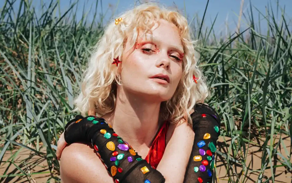 Holysseus Fly - Arms Unfolding [Video]