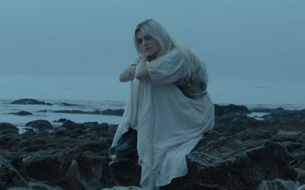 girl on a hill - out with lanterns [Single] 