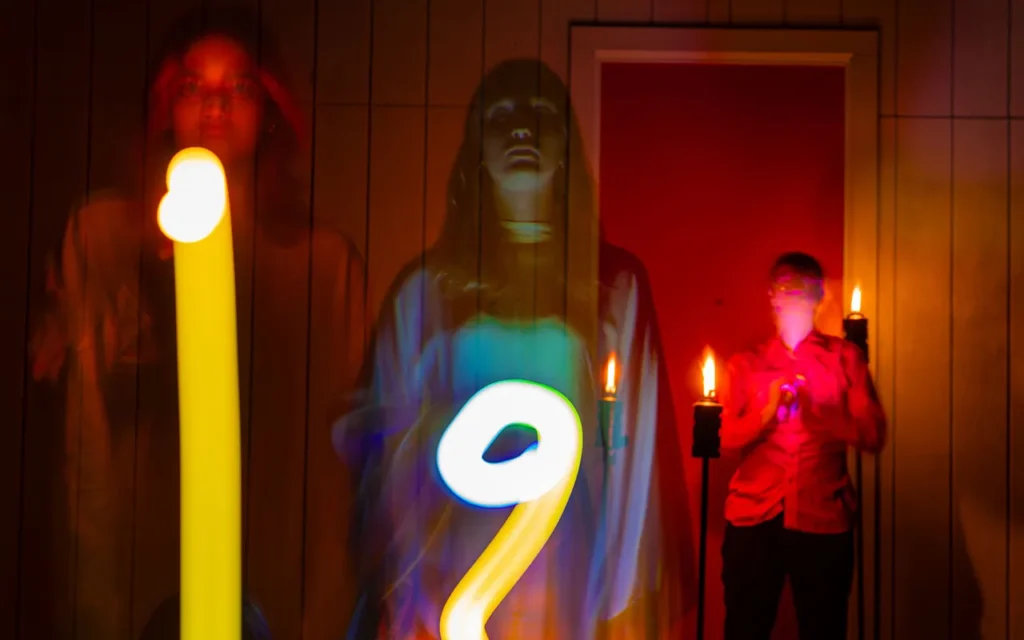 Birdie Swann Sisters and King Black Acid - Rats In The City [Single]