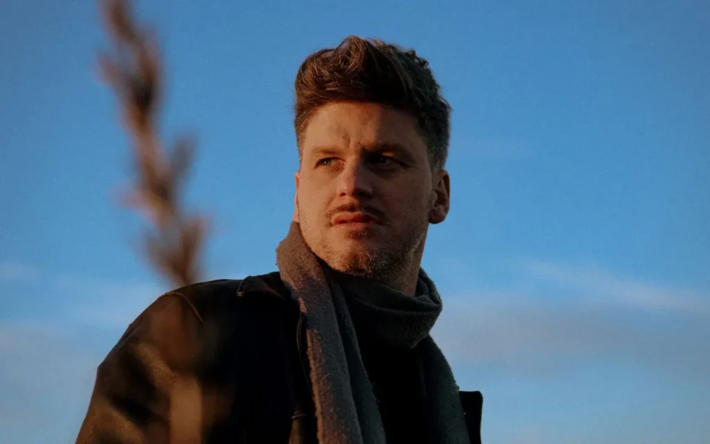 Damien McFly - Enough To Stay [Single]