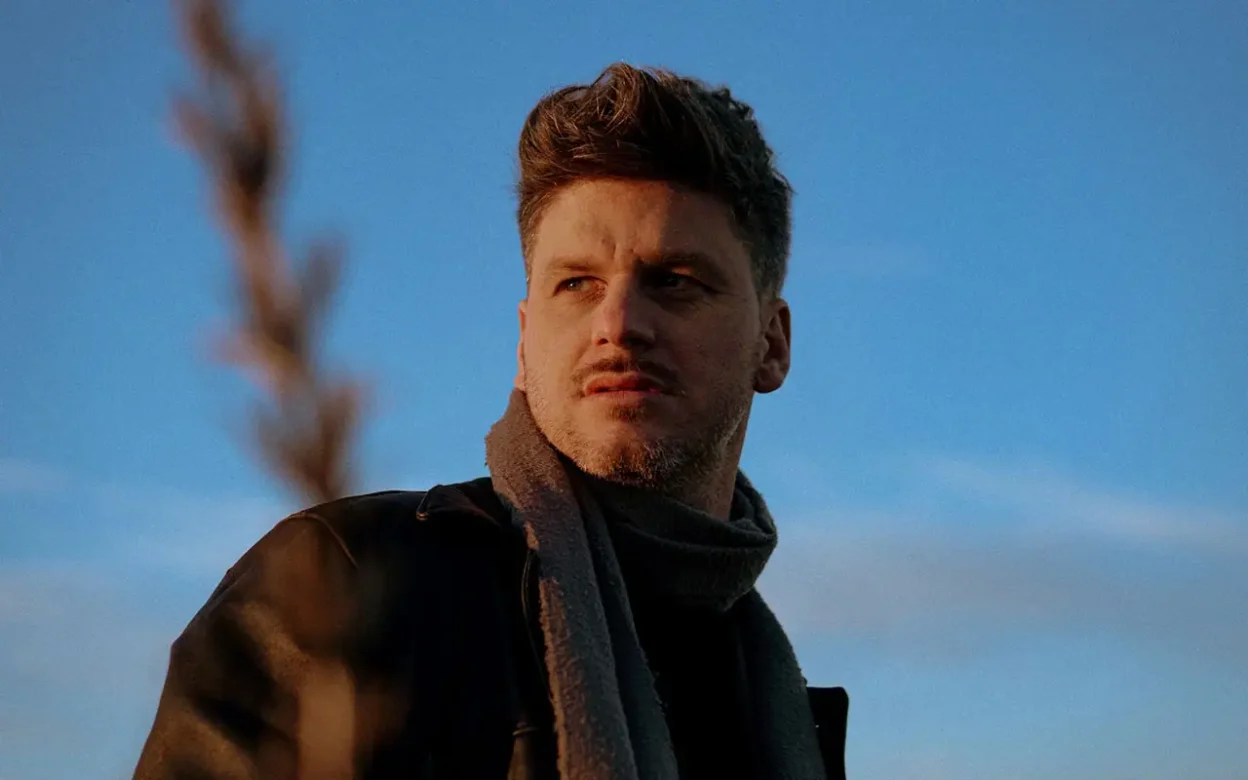 Damien McFly - Enough To Stay [Single]