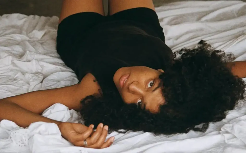 Diane Emerita - Hold Me Like A Pearl [Video]