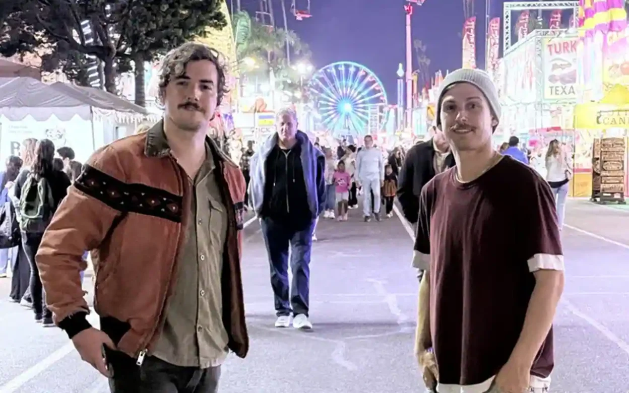 Raised on TV - She Believes in Me [Single]