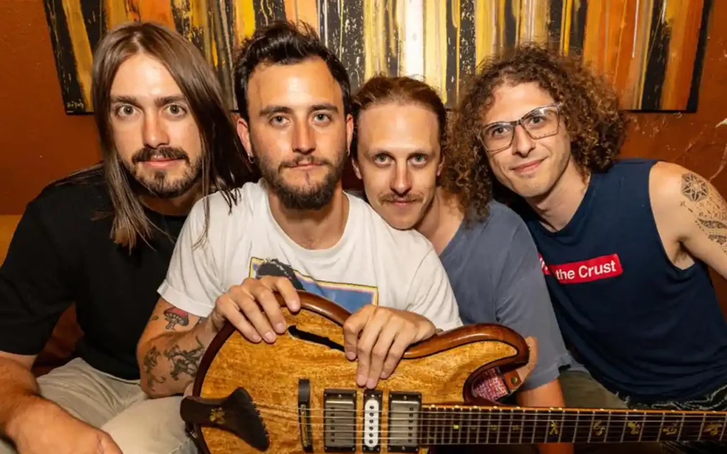 Sqwerv - Keep On Moving [Single]