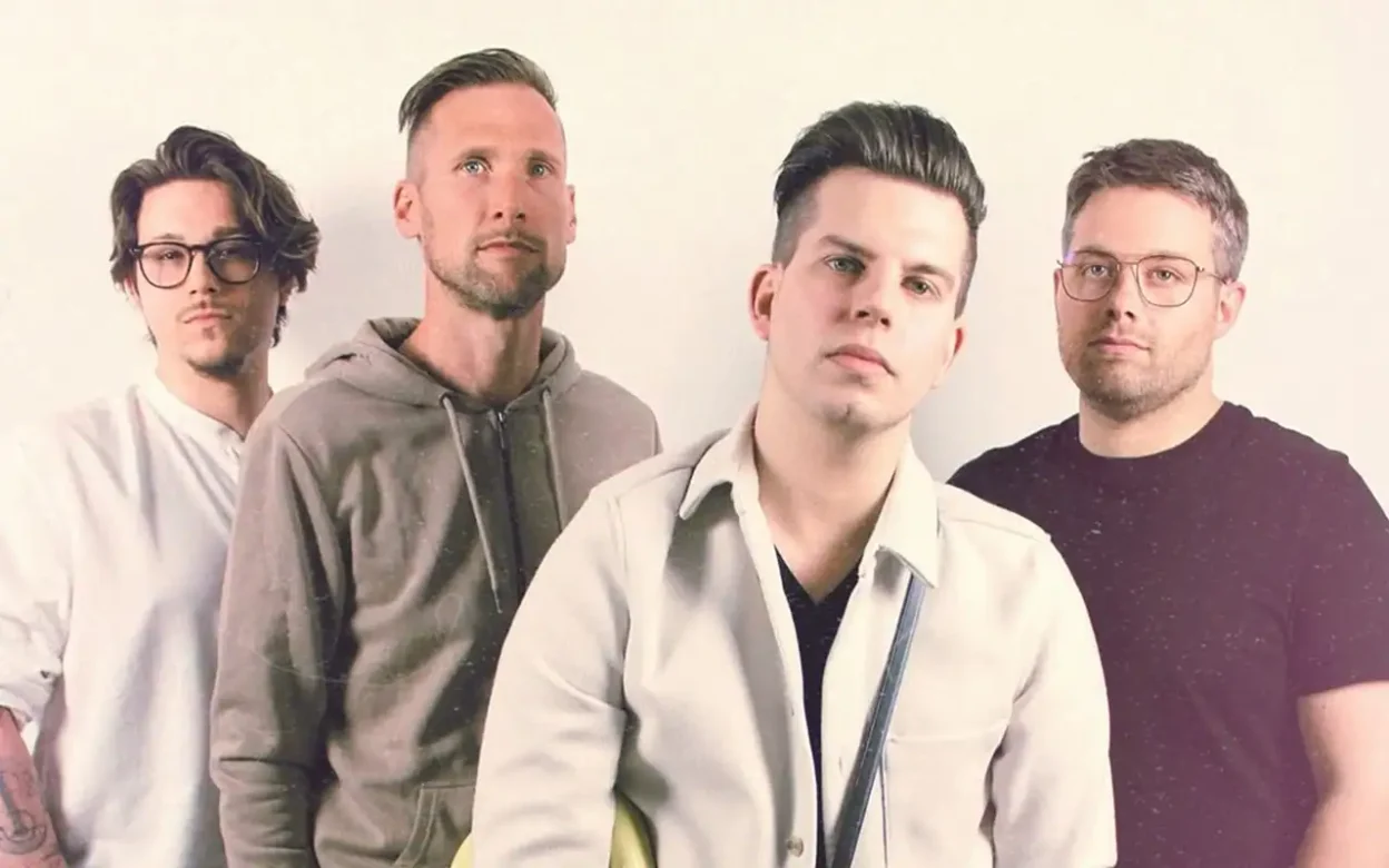 polariot. - fallin' in & out [Single]