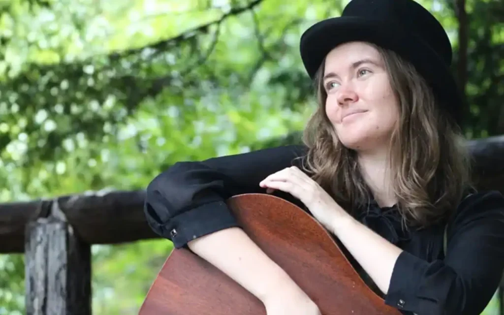 Luna Keller - Holy [Single]