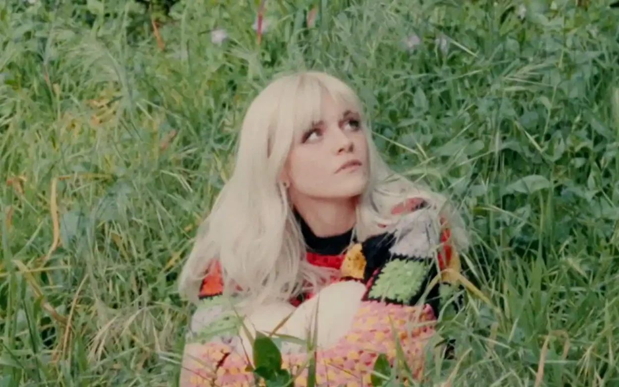 girl on a hill - halloween [Single]