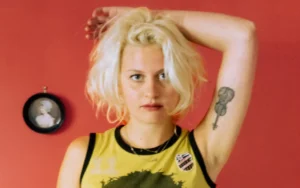 Norah Hendriks - HABITS [Single]