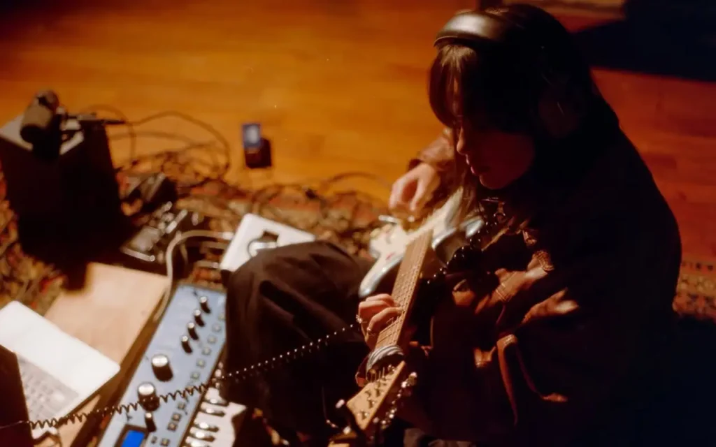 Paige - why do we wanna be in love? [Video] 