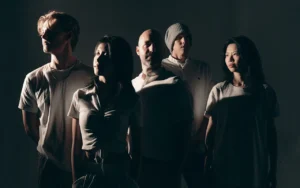 floodlit - AMa [Video]