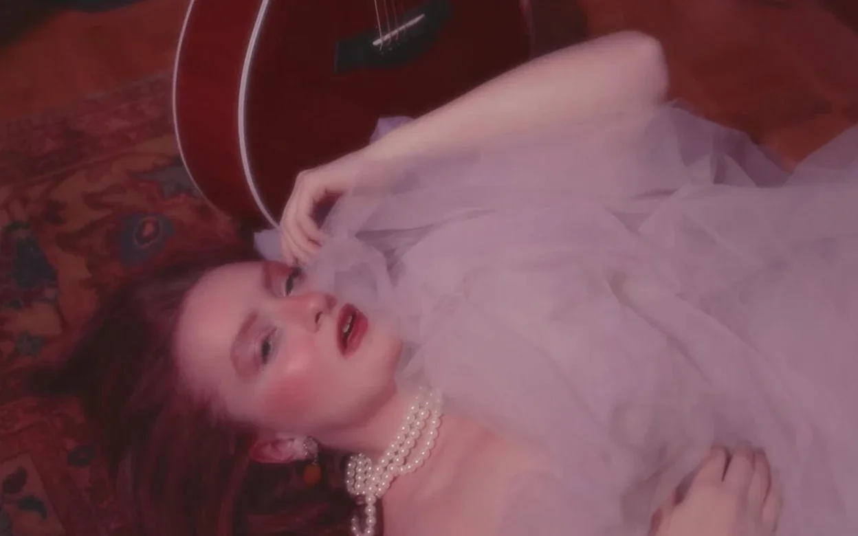 Gina Zo - Santa, do you know? [Video]