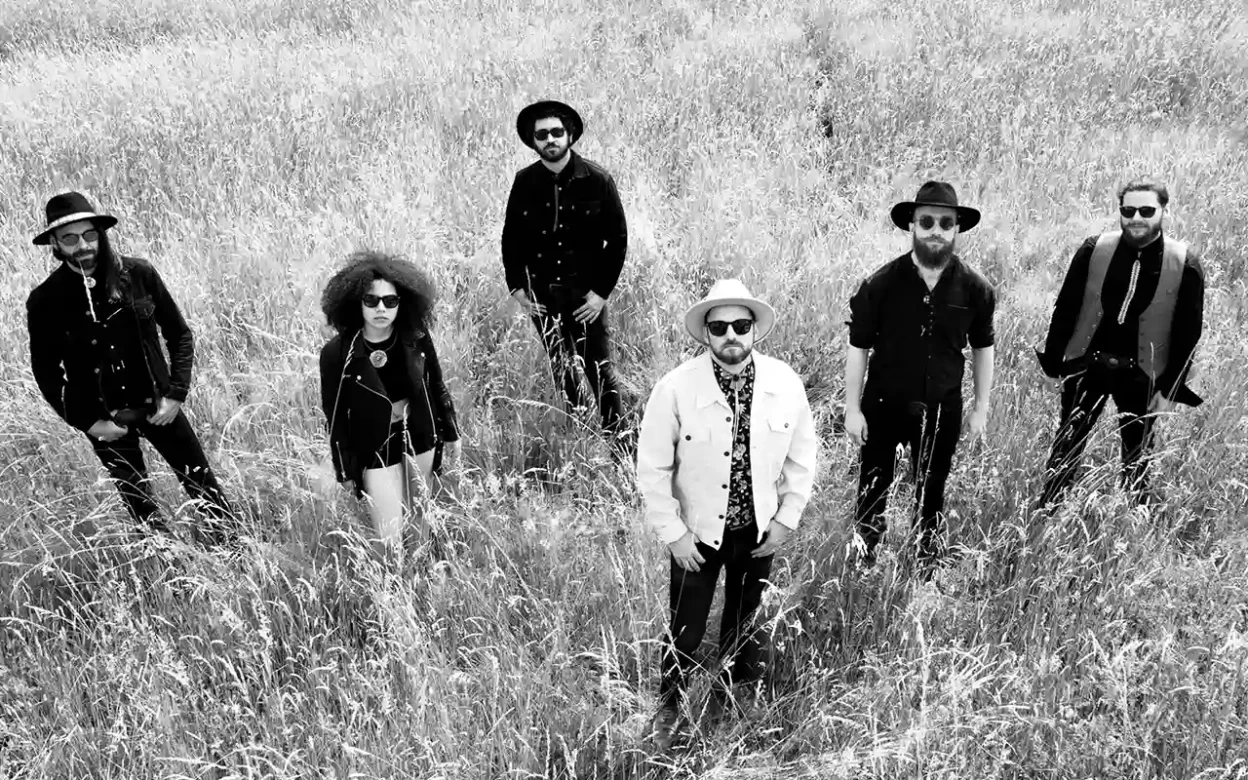 Golden Vultures - Black & Blue [Single]