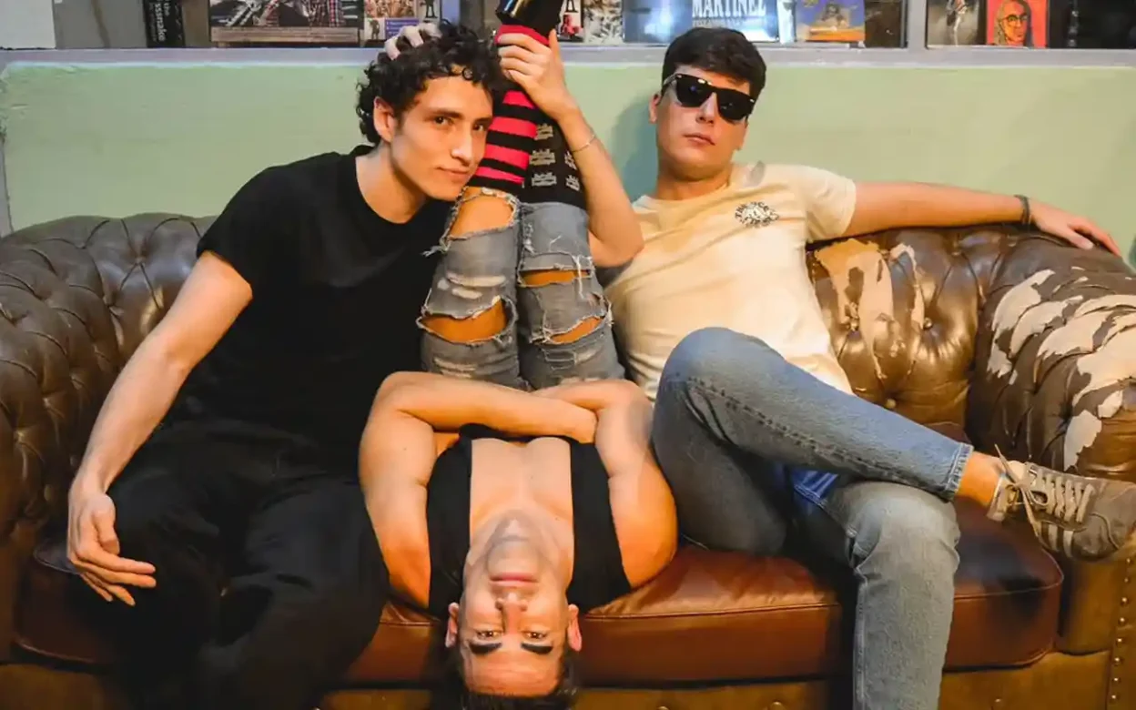 Hadas sin Alas - NecesiTo BeberTe [Video]