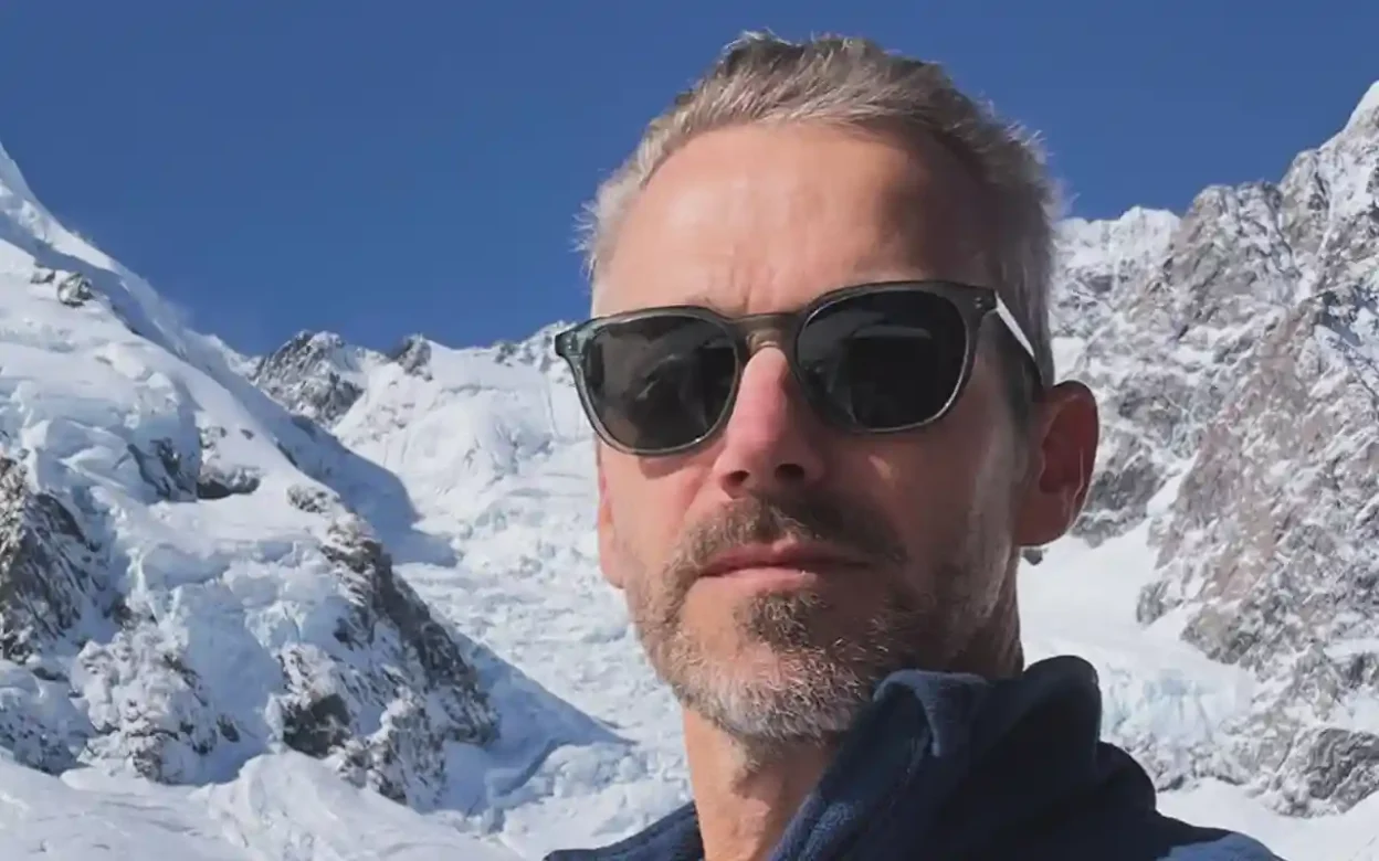 Timothy and the Apocalypse - Just For A Moment [Single]