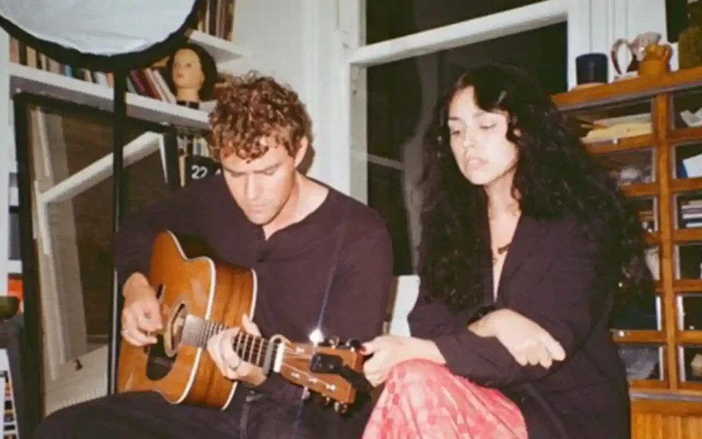 Savanna Leigh and Bertie Newman - what's not mine [Single]