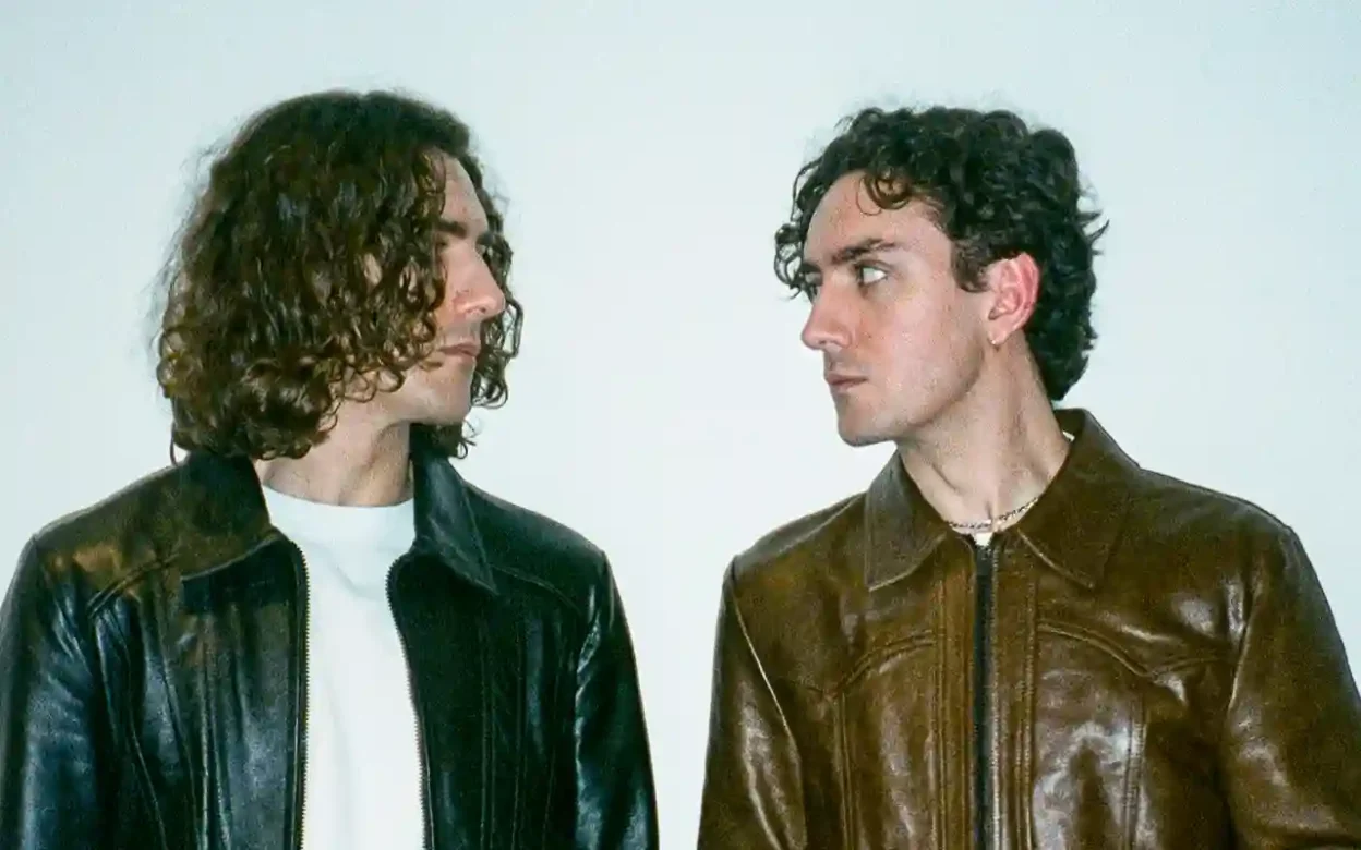 The Flints - Hold On Me [Single]