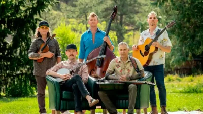 The infamous stringdusters - Up From The Bottom [Single]