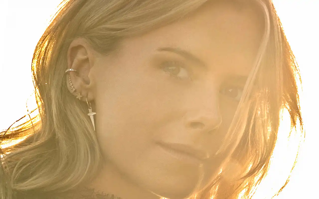 Holly Wild - Nothing Heals if Nothing Hurts [Single]