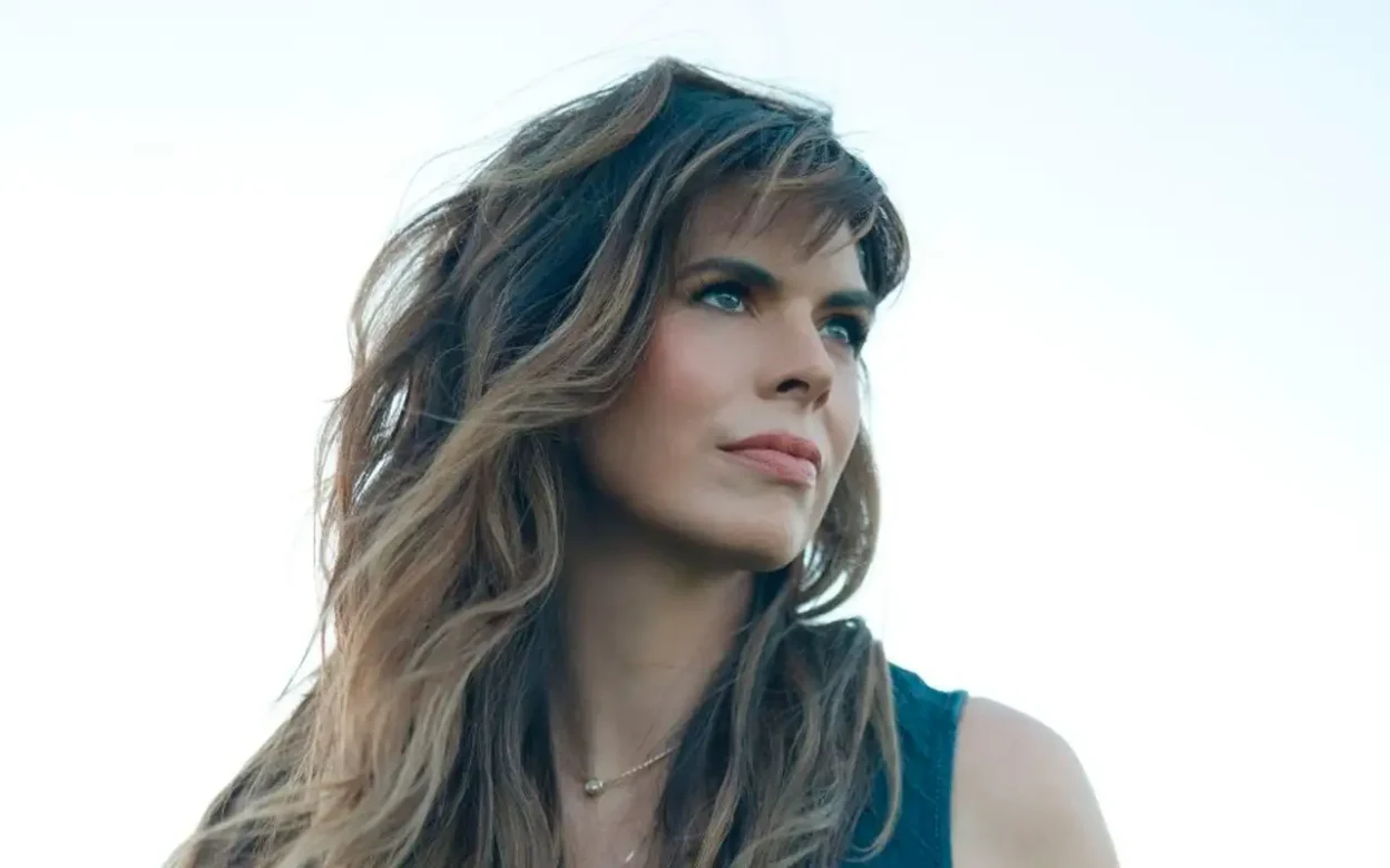 Lauren Lucas - Chasing Lightning [Single]