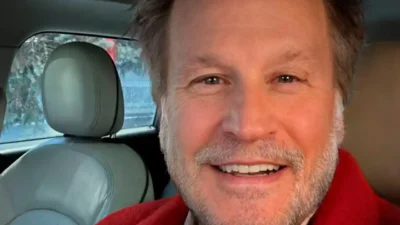 Scoffs - Born "Again" in Ultra HD [Single]