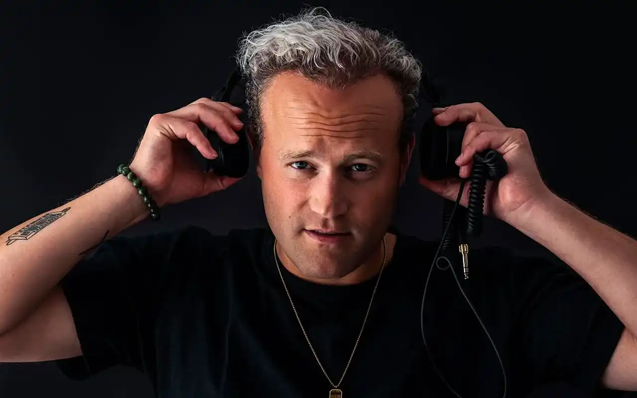 Marco Weber presenta «Feel Feel Touch Touch»: Deep House para encenderte [Marco Weber Remix]