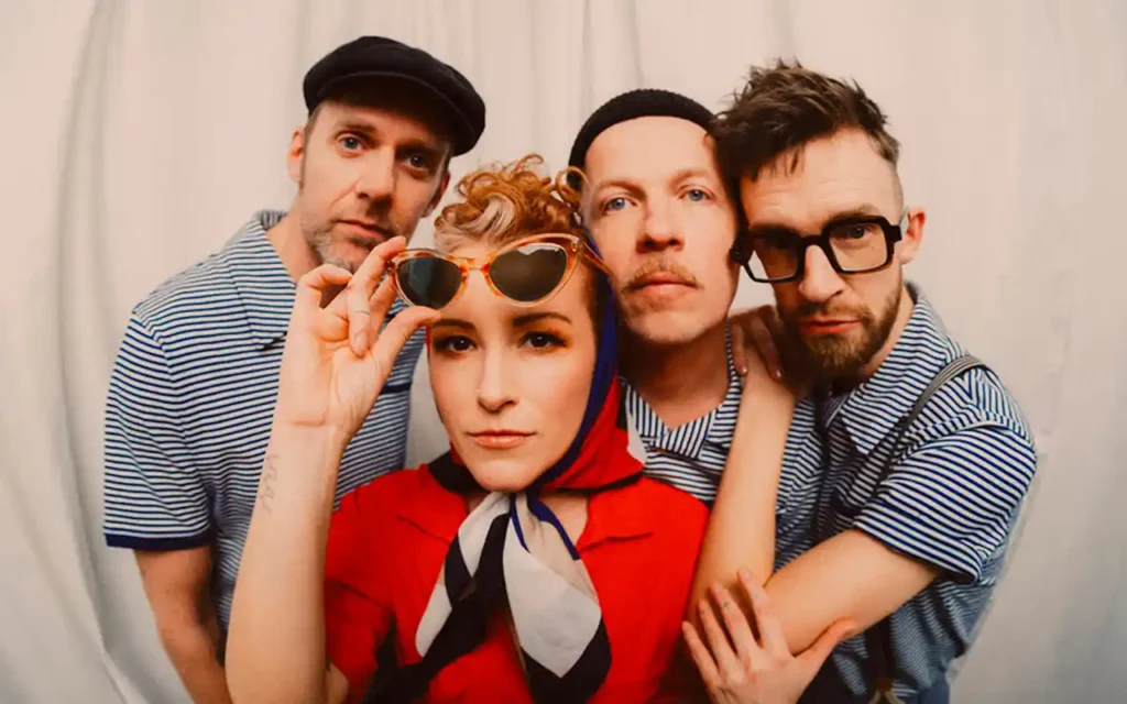 Marina & The Kats - A Star With A Delay [Single]