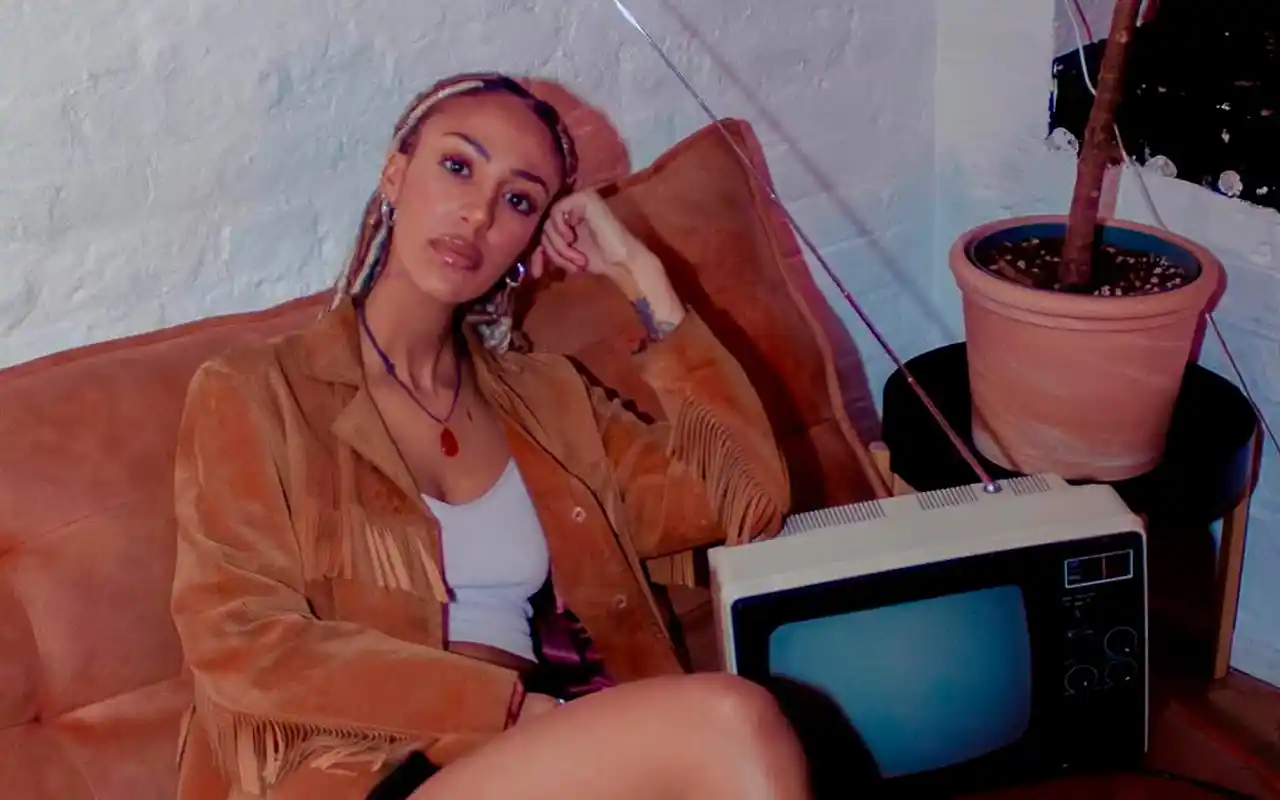 Tana presenta «In Her Eyes»: Indie Alternativo con alma que no podés dejar de escuchar [Single]