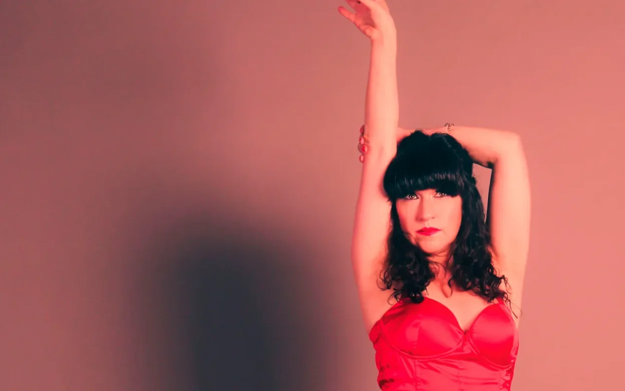 Louise Golbey - On With The Show [Single]