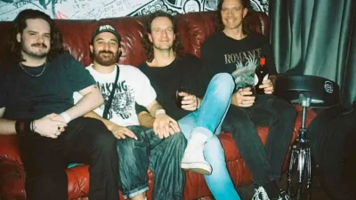 Humming. - Seams [Single]