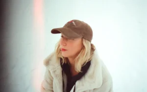 ANNA ARCO - You Let Go of Me So Easy