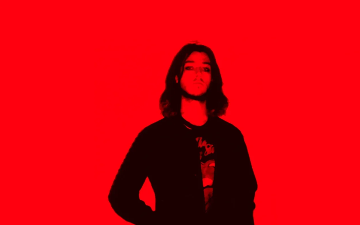 Critica: Theo Black – Turned Around | Un viaje de Rock Alternativo [Review]