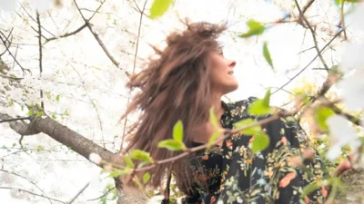 Tiffany Thompson - Walking Straight